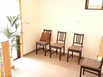 いとう整骨院 馬橋 待合室 様子